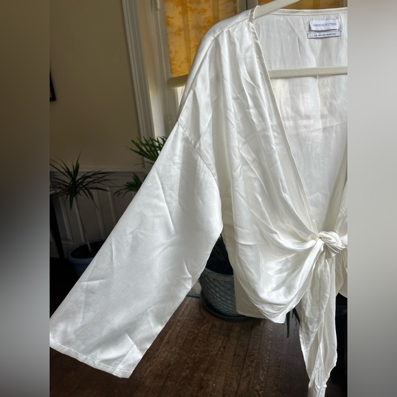 UO White Satin Shirt - Picture 3 of 4